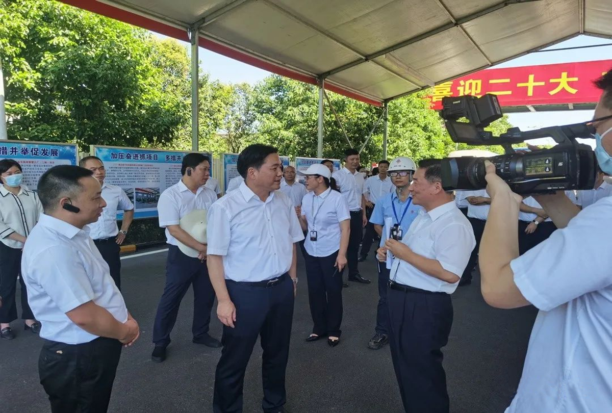 Xiantao Municipal Party Secretary Luo Lianfeng led a delegation to investigate Xiantao Zhongxing (Duoduo Digital Cloud Factory) and gave it high praise.