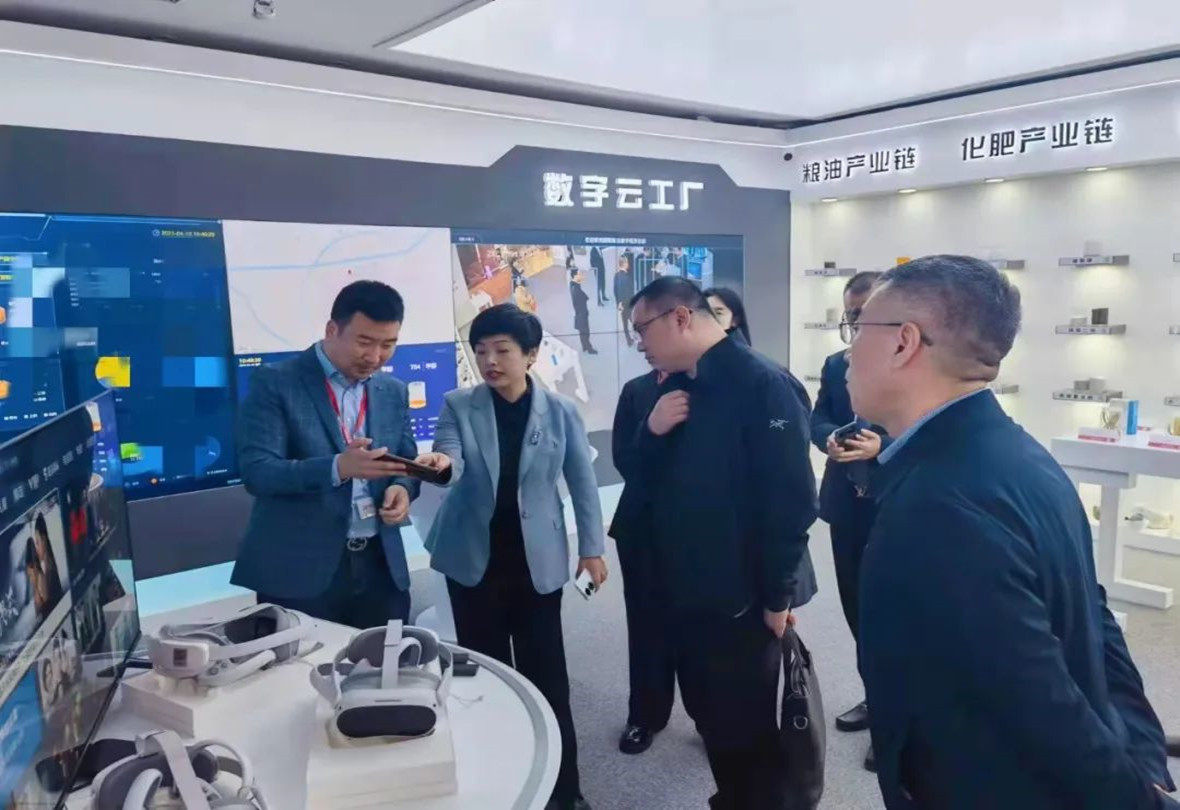 Rizhao City's Deputy Mayor Zhang Jinmei led a delegation to visit IBI, discussing how the industrial digital economy can propel the high-quality development of traditional industries.