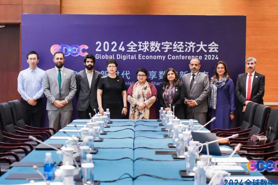 IBI Senior Vice President Liu Zhai organized a meeting and exchange with the delegation led by the Minister of Information Technology and Communications of Pakistan.