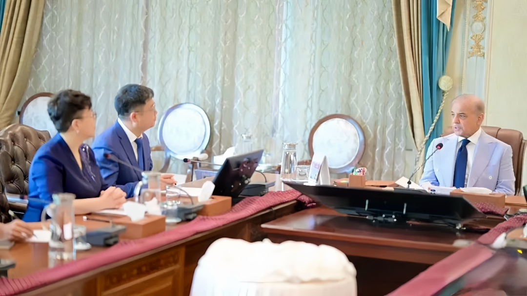 The IBI Pakistan Digital Economy Headquarters was launched, and Pakistani Prime Minister Shehbaz Sharif warmly received Qian Xiaojun and his delegation. Pakistani Deputy Prime Minister and Foreign Minister Ishaq Dar attended the launch ceremony and delivered a speech.